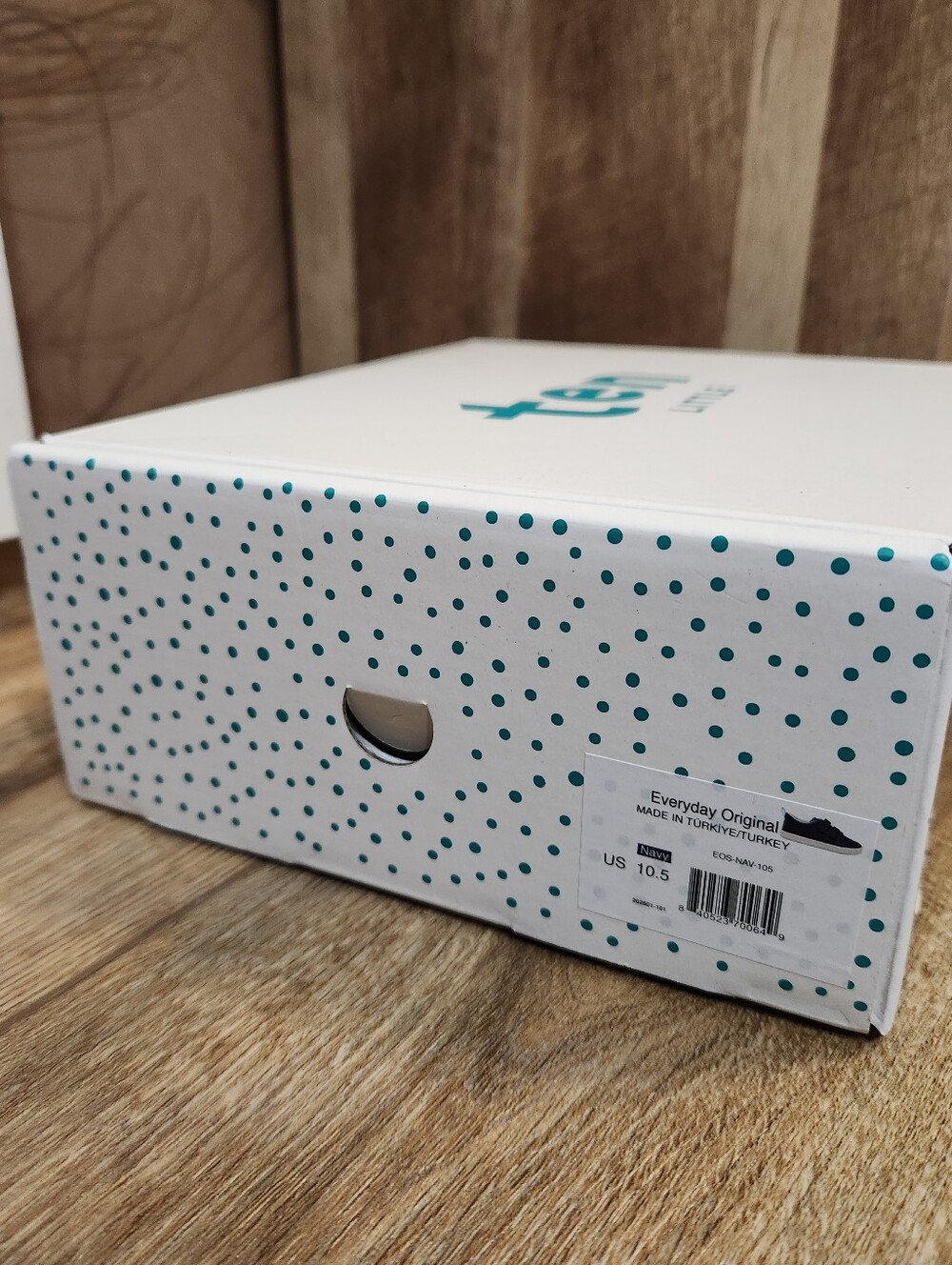 Ten Little Sneakers With Box & Stickers - Picture 10 of 13